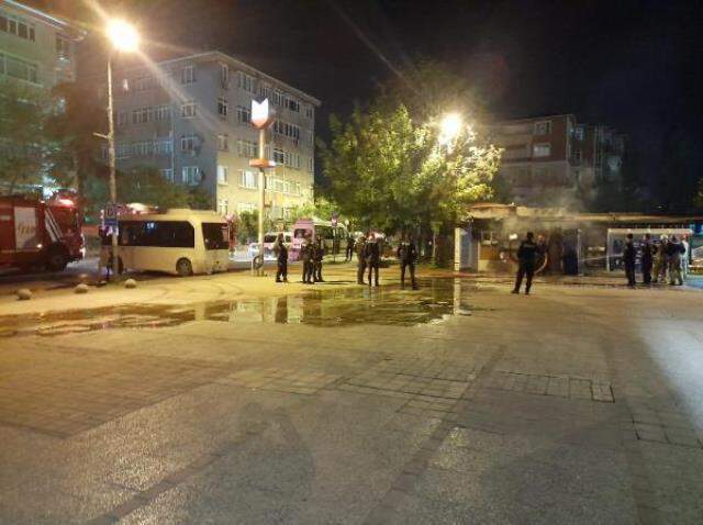 Bakırköy'de İBB'ye ait halk ekmek büfesi çıkan yangında küle döndü! O anlar kamerada Bakırköy'de İBB'ye ait halk ekmek büfesi çıkan yangında küle döndü! O anlar kamerada