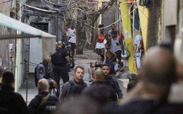 Brezilya tarihinin en kanlı baskını! Uyuşturucu tacirlerine yönelik operasyonda bir polis memuru dahil 25 kişi öldü Brezilya tarihinin en kanlı baskını! Uyuşturucu tacirlerine yönelik operasyonda bir polis memuru dahil 25 kişi öldü