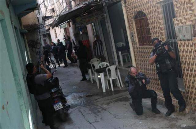Brezilya tarihinin en kanlı baskını! Uyuşturucu tacirlerine yönelik operasyonda bir polis memuru dahil 25 kişi öldü Brezilya tarihinin en kanlı baskını! Uyuşturucu tacirlerine yönelik operasyonda bir polis memuru dahil 25 kişi öldü