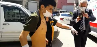 Sokakta yürüyen gençlere silahlı saldırı: 2 kişinin vurulduğu anlar kamerada
