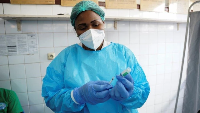 Covid-19 aşısı: Afrika'da bazı ülkelerde aşılar neden çöpe gidiyor?