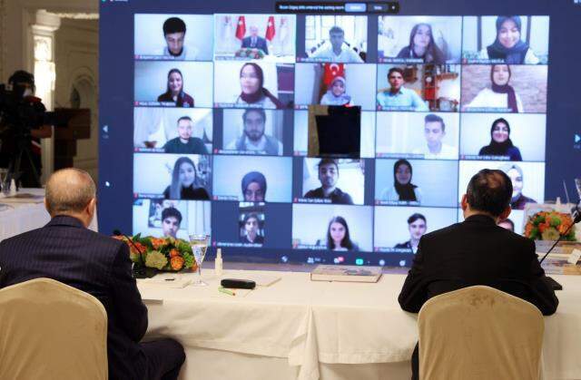 Erdoğan'dan gençlere transkript müjdesi: Artık istediğiniz yerden çift dilli olarak ücretsiz alabileceksiniz Erdoğan'dan gençlere transkript müjdesi: Artık istediğiniz yerden çift dilli olarak ücretsiz alabileceksiniz
