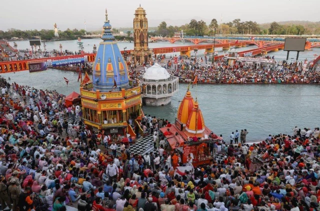 Hindistan Covid: Hindu hacılar, Kumb Mela Festivali'yle nasıl 'süper bulaştırıcı'ya dönüştü?