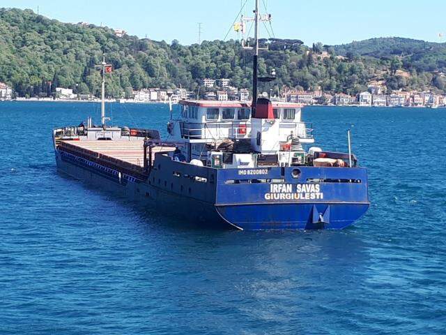 İstanbul Boğazı'nda arızalanan gemi, kıyaya metreler kala durabildi! Facianın eşiğinden dönülen o anlar kamerada İstanbul Boğazı'nda arızalanan gemi, kıyaya metreler kala durabildi! Facianın eşiğinden dönülen o anlar kamerada