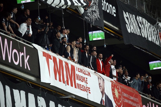 Vodafone Park'ta localar doldu