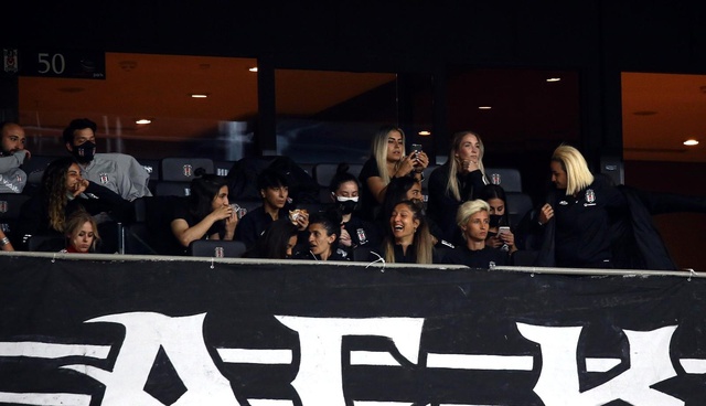Vodafone Park'ta localar doldu