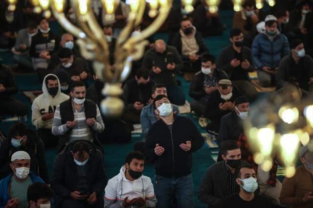 Ayasofya'da 87 yıl sonra ilk Ramazan Bayramı namazı kılındı