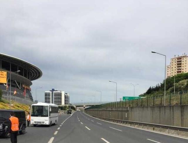 Galatasaray'ın maçı öncesi olağanüstü güvenlik önlemi! Stadyuma giden yol araç trafiğine kapatıldı