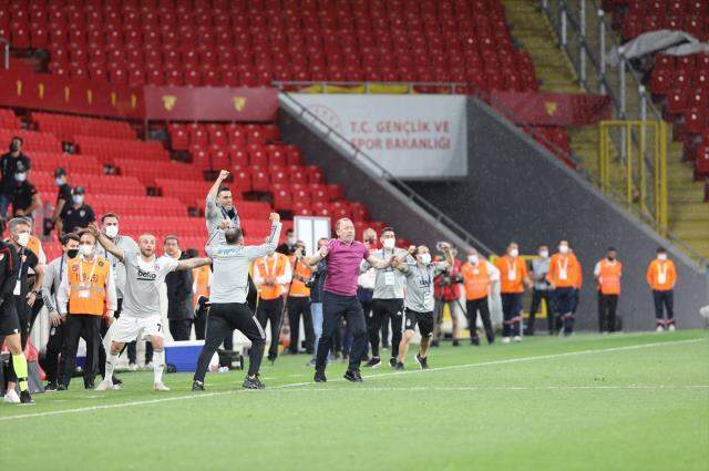 Sergen Yalçın şampiyonlukla hüngür hüngür ağladı, duygularını toparlayıp öyle demeç verebildi