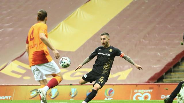 Yeni Malatya'dan Adem Büyük, eski takımı Galatasaray'a attığı golden sonra sevinmedi