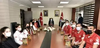 Gümüşhane Valisi Taşbilek, milli sporcuları kabul etti