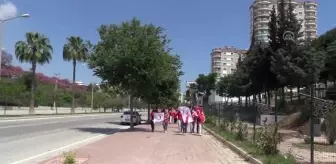 Türk Kızılayın gönüllü gençlerinden 19 Mayıs kutlaması