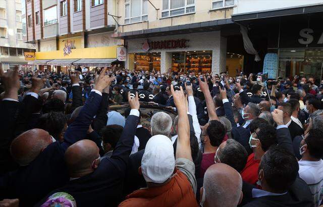 Meral Akşener, eylem yapan köylüleri ziyaret etmek için gittiği İkizdere'nin ardından Çayeli'nde de protestoyla karşılaştı Meral Akşener, eylem yapan köylüleri ziyaret etmek için gittiği İkizdere'nin ardından Çayeli'nde de protestoyla karşılaştı