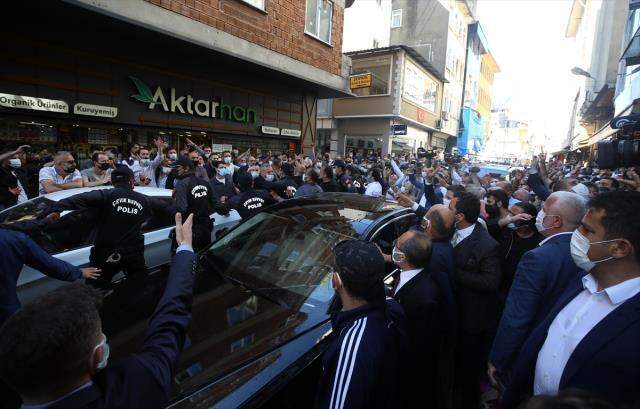 Meral Akşener, eylem yapan köylüleri ziyaret etmek için gittiği İkizdere'nin ardından Çayeli'nde de protestoyla karşılaştı Meral Akşener, eylem yapan köylüleri ziyaret etmek için gittiği İkizdere'nin ardından Çayeli'nde de protestoyla karşılaştı