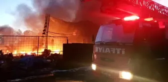 Oto yedek parça dükkanı alevlere teslim oldu