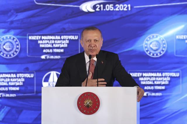 Erdoğan: Kuzey Marmara otoyolunu 45 kilometrelik Nakkaş Başakşehir kısmıyla büyütüp 443 kilometreye çıkarıyoruz