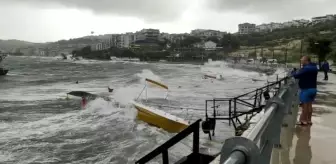 İzmir'de fırtına dehşeti...Dikili'de tekneler battı