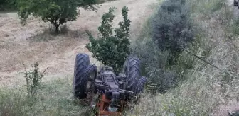 Manisa'da, devrilen traktörün altında kalan sürücü öldü