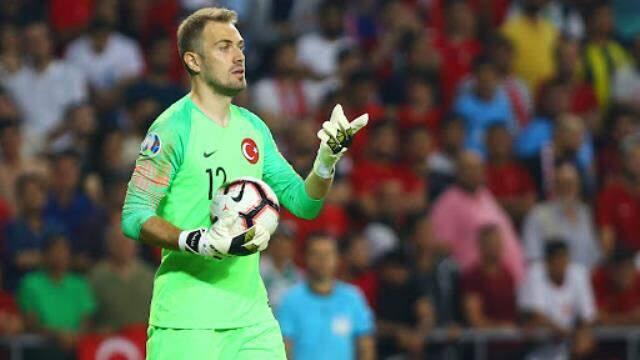 Uğurcan'ı 30 milyon euroya Inter'e veren Trabzonspor, yerini Mert Günok'la doldurdu Uğurcan'ı 30 milyon euroya Inter'e veren Trabzonspor, yerini Mert Günok'la doldurdu