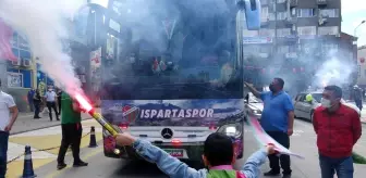 Isparta 32 Spor'a final maçı öncesi coşkulu uğurlama