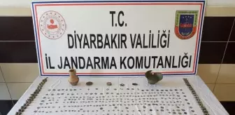 Son dakika haberi | Diyarbakır'da tarihi eser kaçakçılığı operasyonu: 328 eseri 65 bin dolara satmaya çalışırken yakalandılar