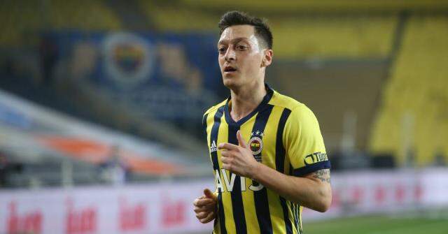 Fenerbahçe'nin yeni kaptanı Mesut Özil oluyor Fenerbahçe'nin yeni kaptanı Mesut Özil oluyor