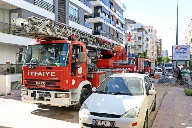 Yaşlı kadının 'itfaiye' talebi yanlış anlaşılınca mahalle karıştı Yaşlı kadının 'itfaiye' talebi yanlış anlaşılınca mahalle karıştı