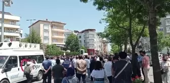 Silivri'de kavgada hayatını kaybeden gencin ailesi ve yakınları adliye önünde bir araya geldi