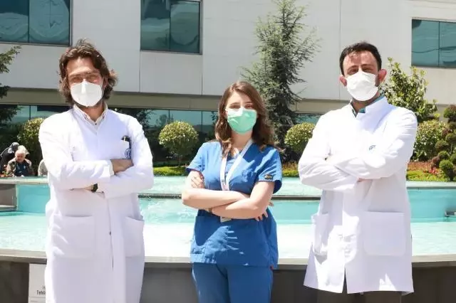 Aylardır hastane odasından çıkmayan hastasını bahçeye çıkardı! Yürekleri ısıtan kare Türkiye'den