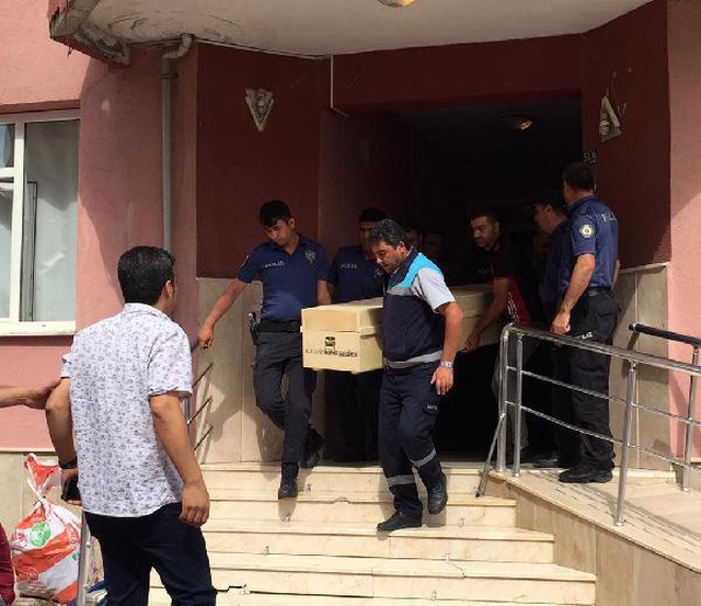 Çocuklarının gözü önünde eşini 46 yerinden bıçaklayarak öldürmüştü! O adama 'tahrik ve iyi hal' indirimi Çocuklarının gözü önünde eşini 46 yerinden bıçaklayarak öldürmüştü! O adama 'tahrik ve iyi hal' indirimi