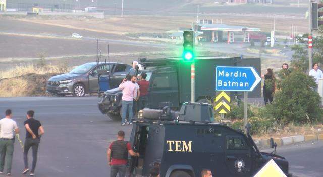 Bombalı araçla eylem hazırlığında olan terörist, ekipler tarafından kıskıvrak yakalandı Bombalı araçla eylem hazırlığında olan terörist, ekipler tarafından kıskıvrak yakalandı