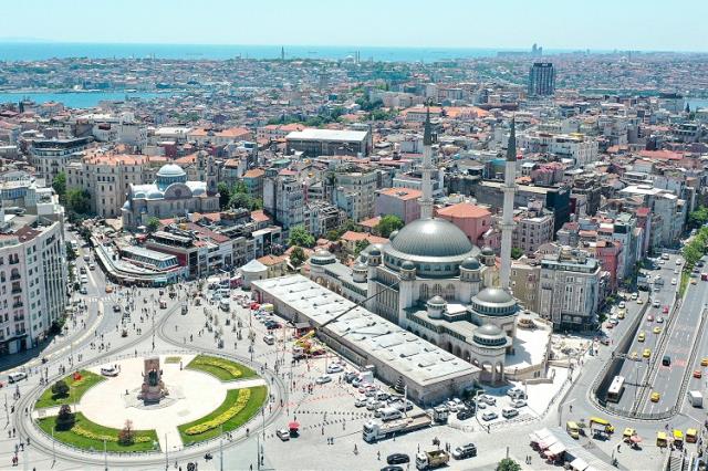 Cumhurbaşkanı Erdoğan 27 yıl önce yerini işaret ettiği Taksim'deki cami bugün açılıyor
