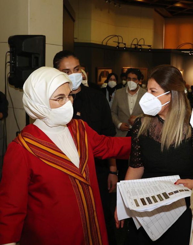 Emine Erdoğan, geliri Filistinli çocuklara bağışlanacak dönüşüm pazarını ziyaret etti Emine Erdoğan, geliri Filistinli çocuklara bağışlanacak dönüşüm pazarını ziyaret etti