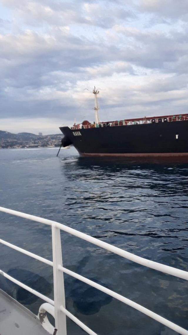 Ham petrol taşıyan tanker kıyıya sürüklendi, İstanbul Boğazı'nda trafik askıya alındı Ham petrol taşıyan tanker kıyıya sürüklendi, İstanbul Boğazı'nda trafik askıya alındı