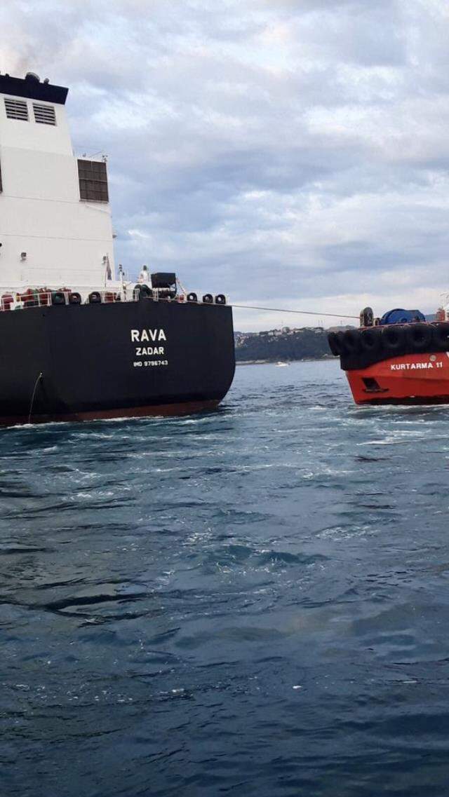 Ham petrol taşıyan tanker kıyıya sürüklendi; İstanbul Boğazı'nda trafik askıya alındı Ham petrol taşıyan tanker kıyıya sürüklendi; İstanbul Boğazı'nda trafik askıya alındı