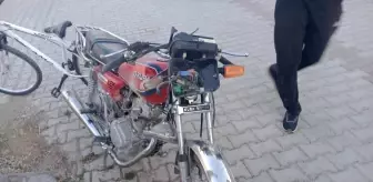 Burdur'da motosikletle çarpışan bisikletteki iki çocuk yaralandı