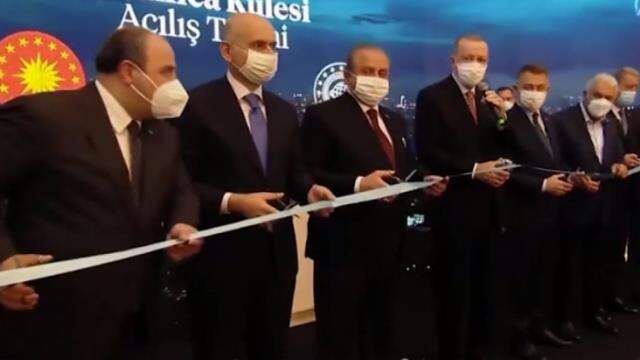 Çamlıca Kulesi'nin kurdele kesimine damga vuran olay: Nurettin Bey sen de parmaklarınla kesiver Çamlıca Kulesi'nin kurdele kesimine damga vuran olay: Nurettin Bey sen de parmaklarınla kesiver