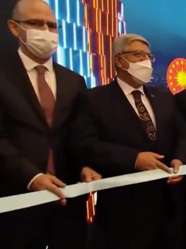 Çamlıca Kulesi'nin kurdele kesimine damga vuran olay: Nurettin Bey sen de parmaklarınla kesiver Çamlıca Kulesi'nin kurdele kesimine damga vuran olay: Nurettin Bey sen de parmaklarınla kesiver