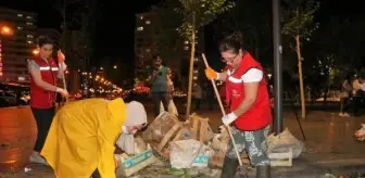 Gönüllü kadınlar, pazardaki sebze meyve atıklarını toplayıp gübreye dönüştürüyor - Yeniden