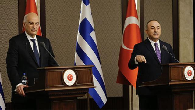 Kameralar önünde tartışmışlardı! Bakan Çavuşoğlu ile Yunan mevkidaşı sarmaş dolaş Kameralar önünde tartışmışlardı! Bakan Çavuşoğlu ile Yunan mevkidaşı sarmaş dolaş
