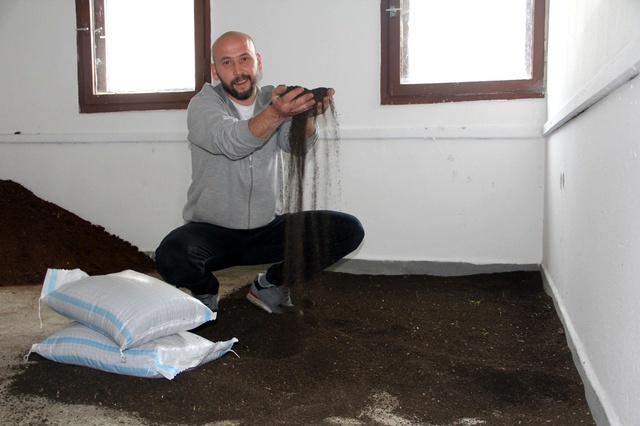 Girişimci vatandaş, atıl durumdaki cezaevini ekonomiye kazandırarak solucan gübresi üretimine başladı Girişimci vatandaş, atıl durumdaki cezaevini ekonomiye kazandırarak solucan gübresi üretimine başladı