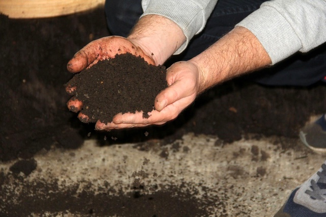 Girişimci vatandaş, atıl durumdaki cezaevini ekonomiye kazandırarak solucan gübresi üretimine başladı Girişimci vatandaş, atıl durumdaki cezaevini ekonomiye kazandırarak solucan gübresi üretimine başladı