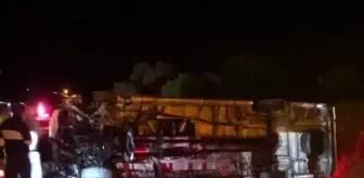 İzmir'de film ekibini taşıyan minibüs kaza yaptı: 9 yaralı