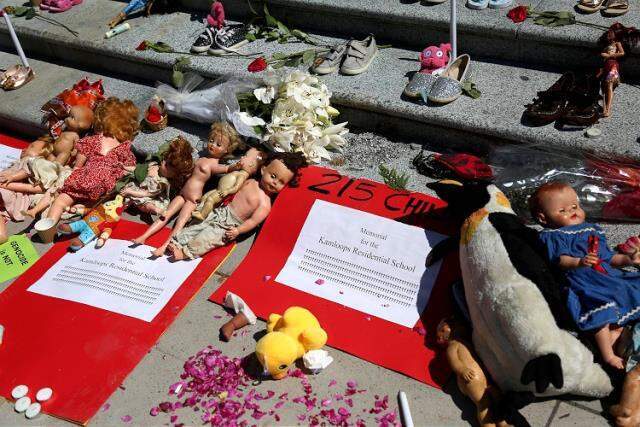 Kanada'da yatılı kilise okullarında 1000'den fazla çocuğun cansız bedeni bulundu! İstismar edip, tıbbi deney yapmışlar Kanada'da yatılı kilise okullarında 1000'den fazla çocuğun cansız bedeni bulundu! İstismar edip, tıbbi deney yapmışlar