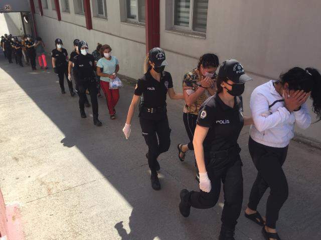 Bu yöntemle 100'den fazla kişiyi soydular! Cono Kadınları'nın 'fuhuş oyunu' kamerada Bu yöntemle 100'den fazla kişiyi soydular! Cono Kadınları'nın 'fuhuş oyunu' kamerada