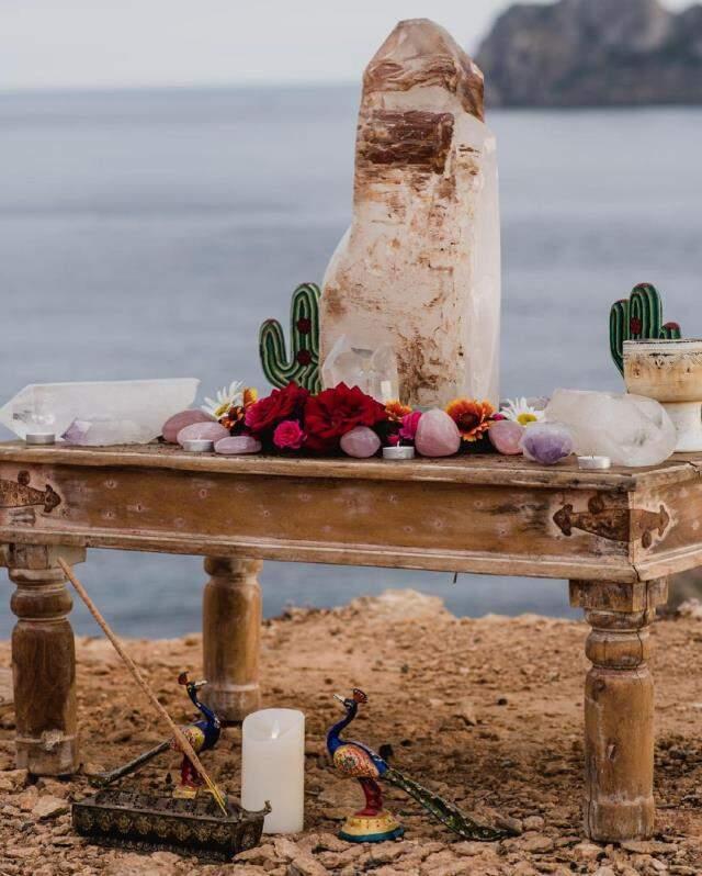 Aylardır beklediği teklifi alan Şeyma, sevgilisinin dudaklarına yapıştı! Yüzük metrelerce uzaktan bile görüldü