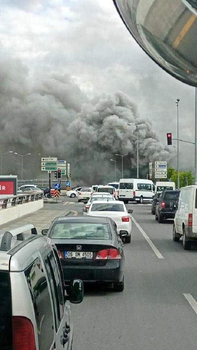 Dumanlar gökyüzünü kapladı! Ankara'da kimyasal madde fabrikası alev alev yanıyor Dumanlar gökyüzünü kapladı! Ankara'da kimyasal madde fabrikası alev alev yanıyor
