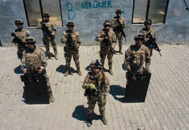 İlk kadın Jandarma Komando Astsubay Çavuş Su Yıldız, verilecek kritik görevleri bekliyor İlk kadın Jandarma Komando Astsubay Çavuş Su Yıldız, verilecek kritik görevleri bekliyor