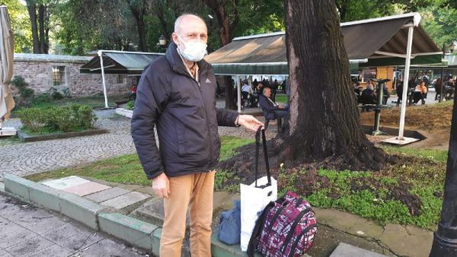 Çanta hırsızı köpeğin arkasından böyle seslendi: 'Çantayı bırak, seni suçüstü yakaladım hırsız' Çanta hırsızı köpeğin arkasından böyle seslendi: 'Çantayı bırak, seni suçüstü yakaladım hırsız'