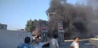 Son dakika haber... Lastiği patlayan askeri TIR, fabrikaya girdi: 2 kişi yaşamını yitirdi
